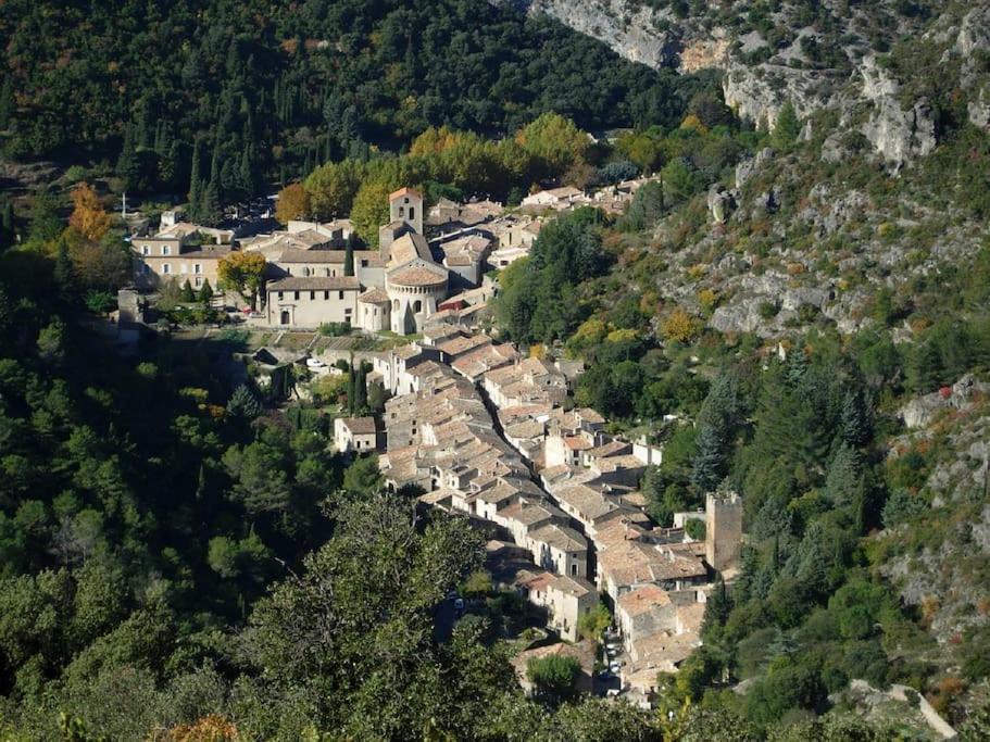 Cote Cour: Charming 3-star In Apartment