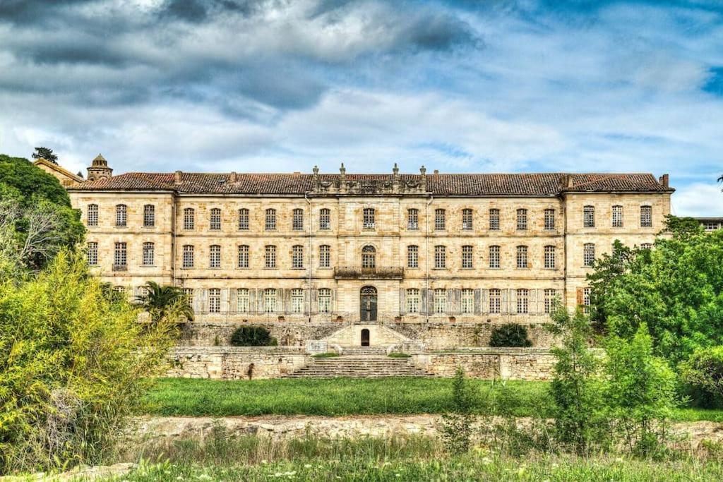 Cote Cour: Charming 3-star In Apartment