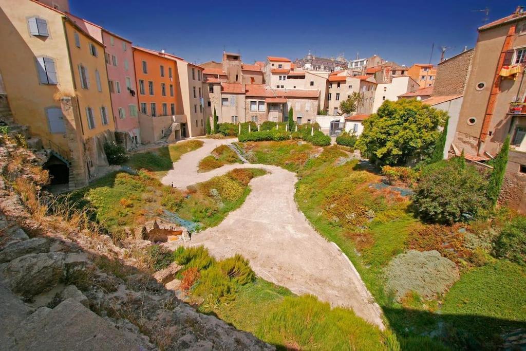 Apartment Cote Cour: Charming 3-star In Beziers