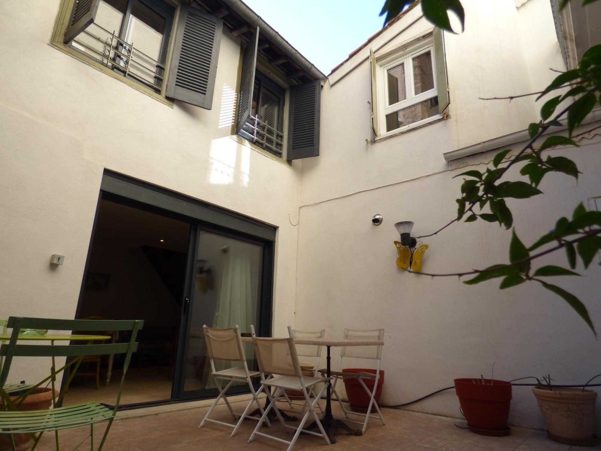 Cote Cour: Charming 3-star In * Beziers