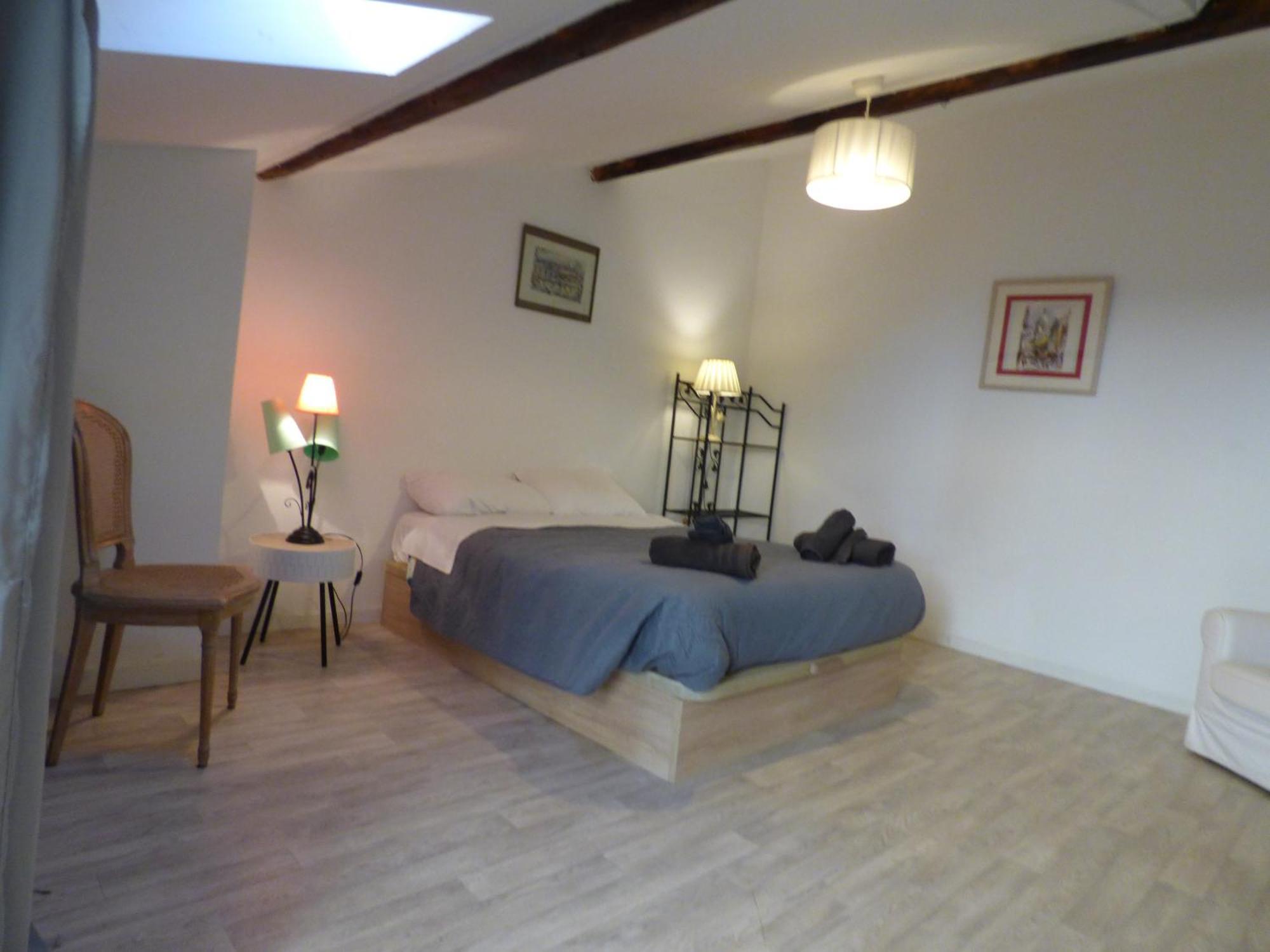 Cote Cour: Charming 3-star In Apartment Beziers