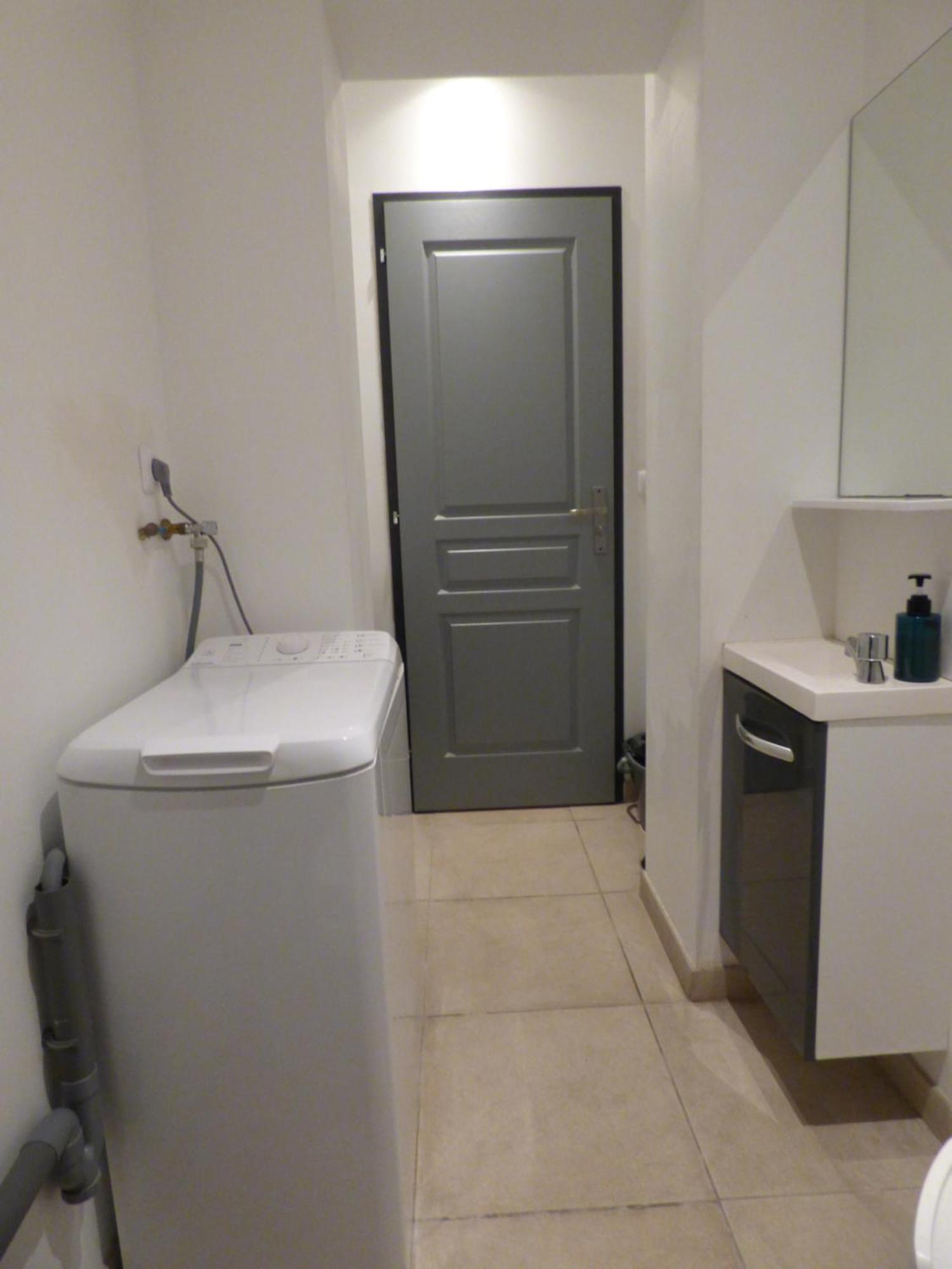 Cote Cour: Charming 3-star In Beziers