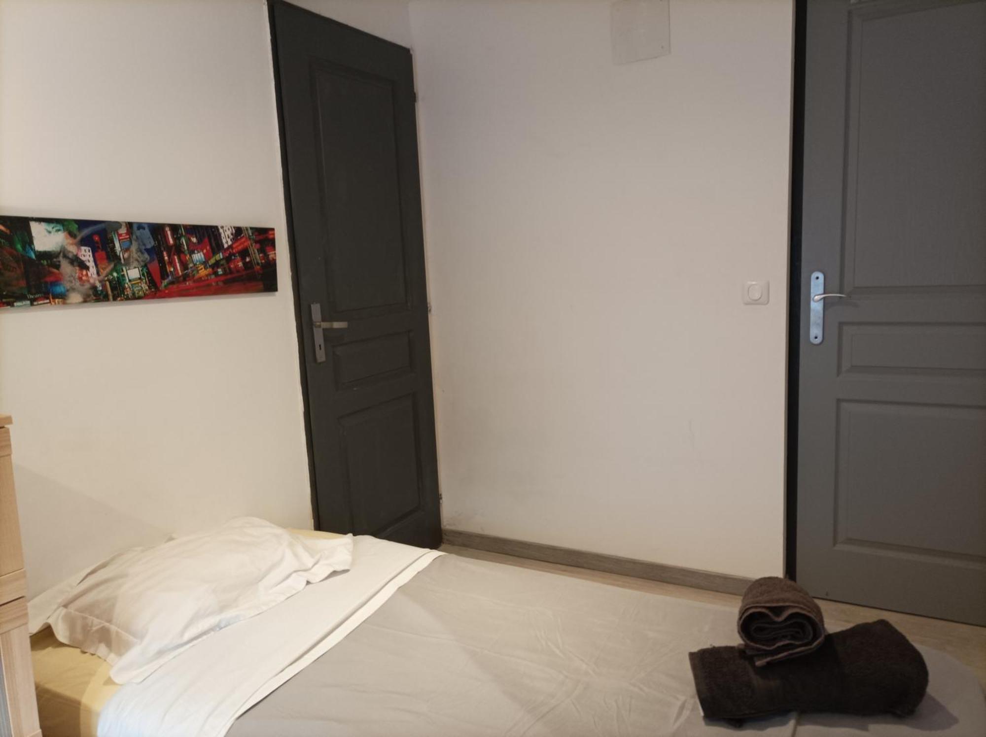 Cote Cour: Charming 3-star In * Beziers